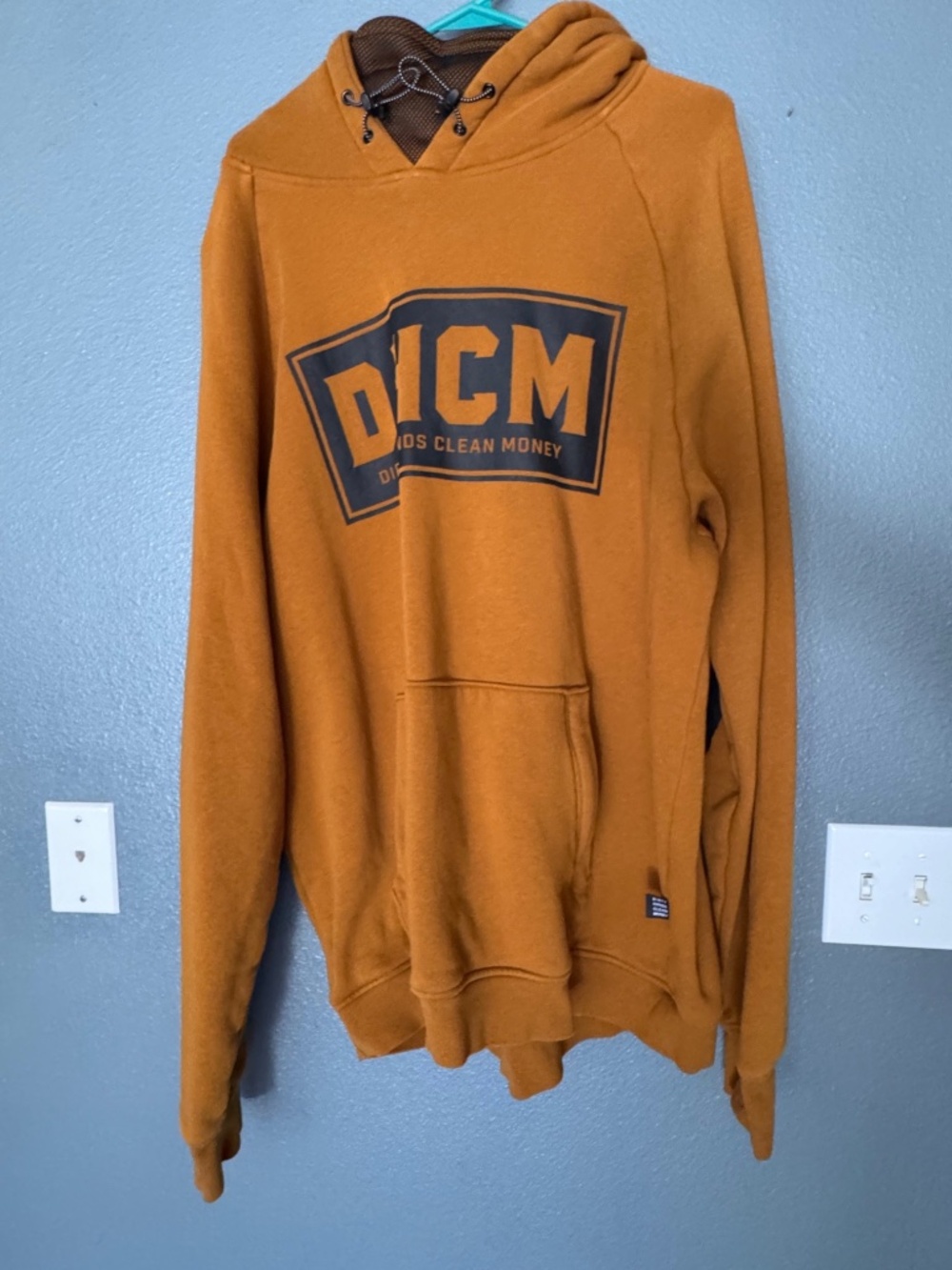 Troll Co. DHCM Men’s XL Golden Brown Pullover Hoodie Sweatshirt Like New